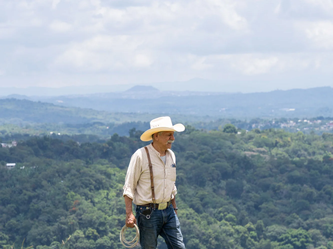 Don Pepe, fundador de Café Andrade, en las montañas de Cosautlán de Carvajal, Veracruz